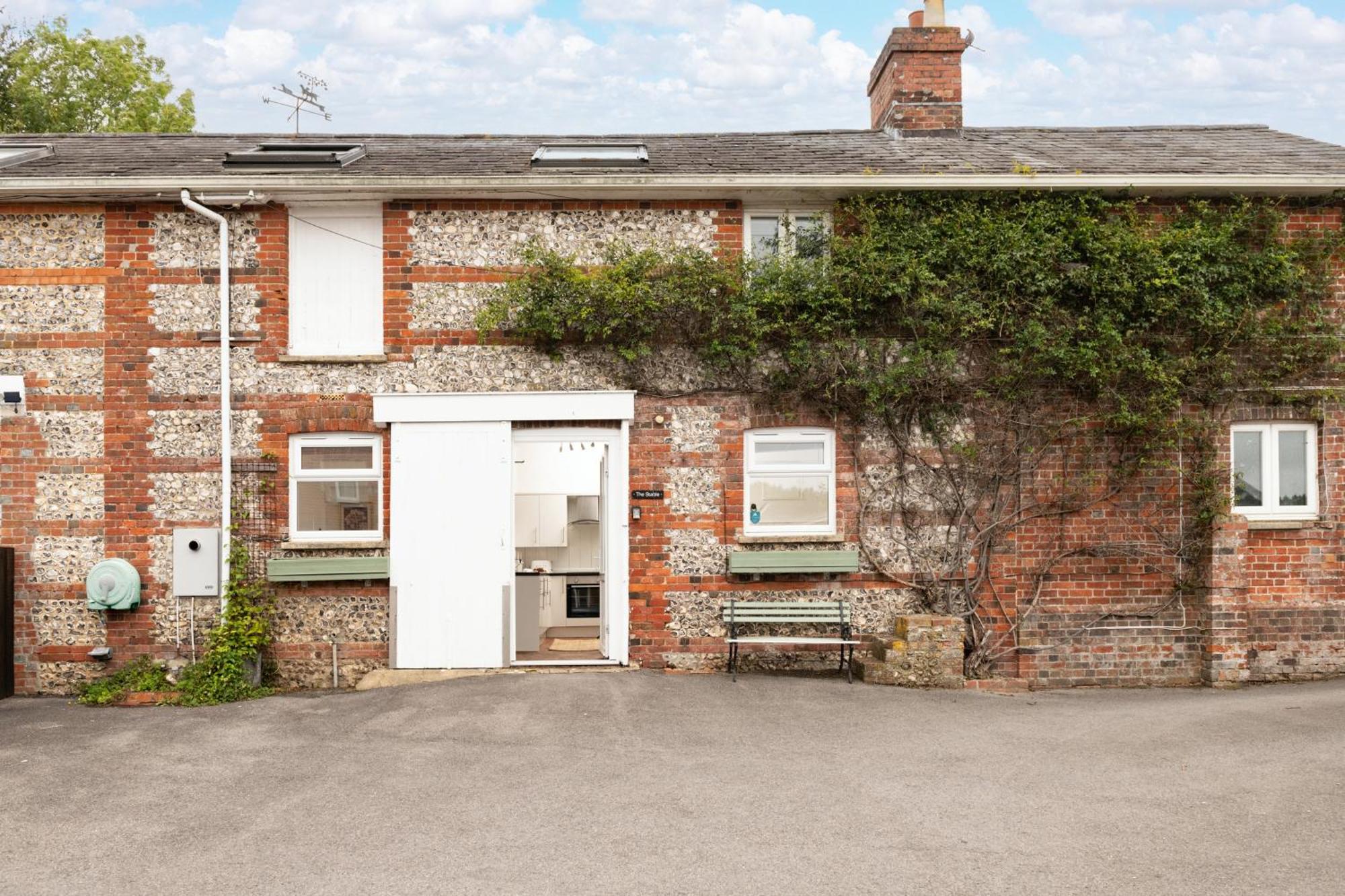 The Stable—Historic Property In Downwood Vineyard แบลนด์ฟอร์ดฟอรัม ภายนอก รูปภาพ